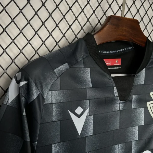 Tercera camiseta del Osasuna 2024/25 - Image 4