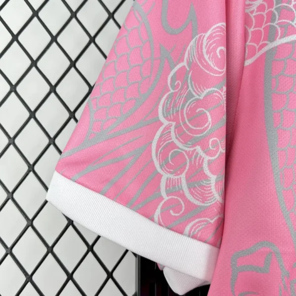 Camiseta del Real Madrid 2025/26 Edición Especial Dragon Rosa - Image 5