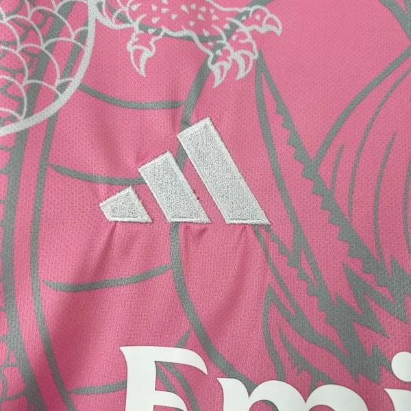 Camiseta del Real Madrid 2025/26 Edición Especial Dragon Rosa - Image 3