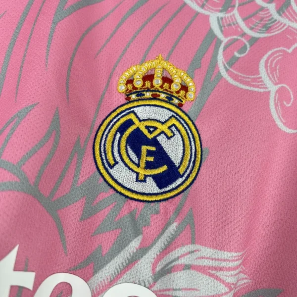 Camiseta del Real Madrid 2025/26 Edición Especial Dragon Rosa - Image 2