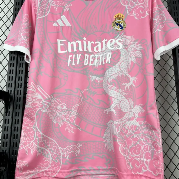 Camiseta del Real Madrid 2025/26 Edición Especial Dragon Rosa - Image 4