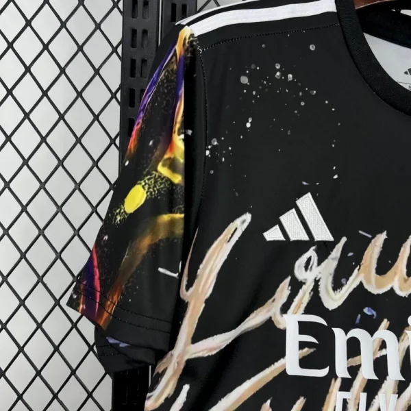 Camiseta Louis Vuitton negra y colorida del Real Madrid 2025/26 - Image 2