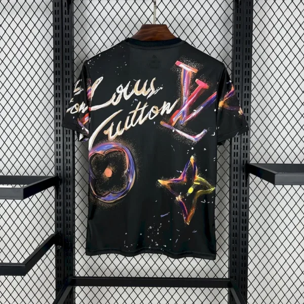 Camiseta Louis Vuitton negra y colorida del Real Madrid 2025/26 - Image 5