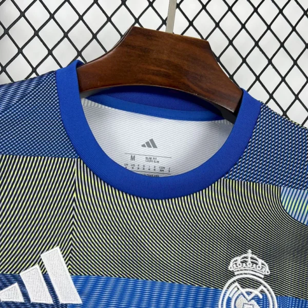 Camiseta de entrenamiento prepartido del Real Madrid 2025/26 - Image 2