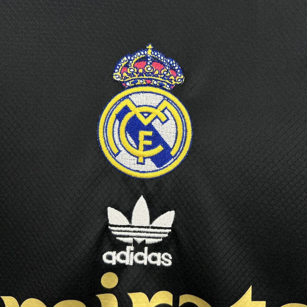 Camiseta retro edición especial del Real Madrid 2025/26 - Image 8