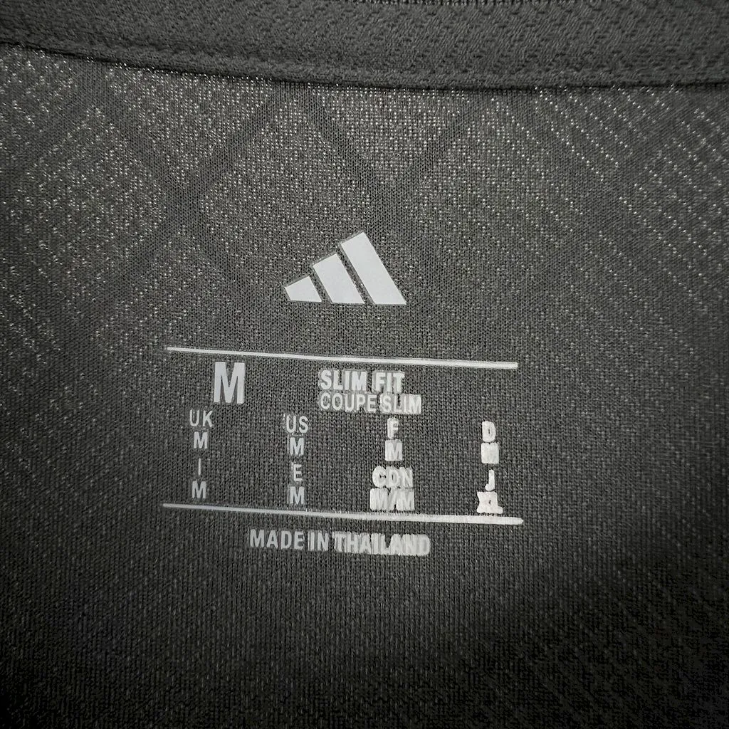 Camiseta retro edición especial del Real Madrid 2025/26 - Image 9