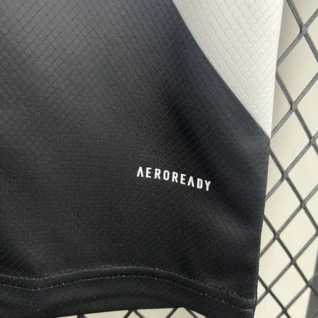 Camiseta retro edición especial del Real Madrid 2025/26 - Image 6