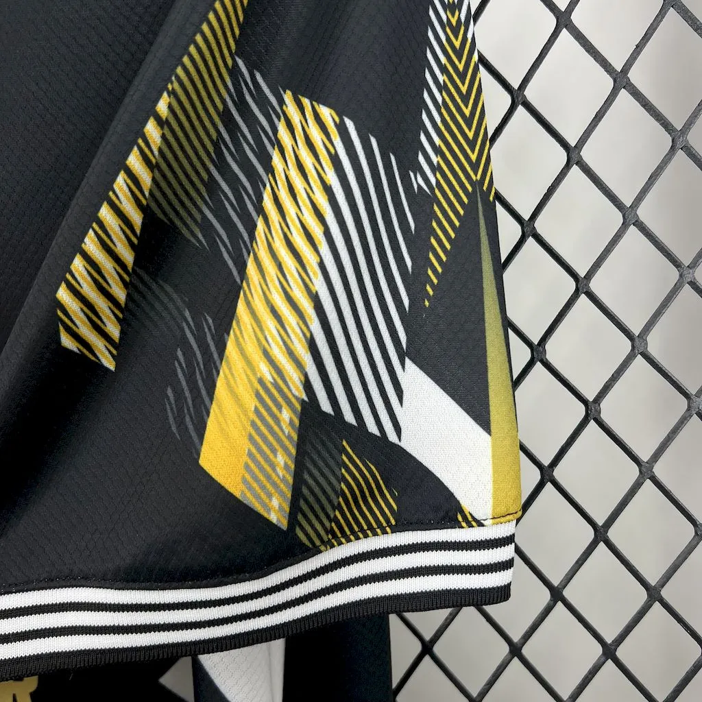 Camiseta retro edición especial del Real Madrid 2025/26 - Image 5