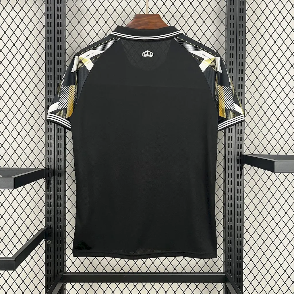 Camiseta retro edición especial del Real Madrid 2025/26 - Image 4