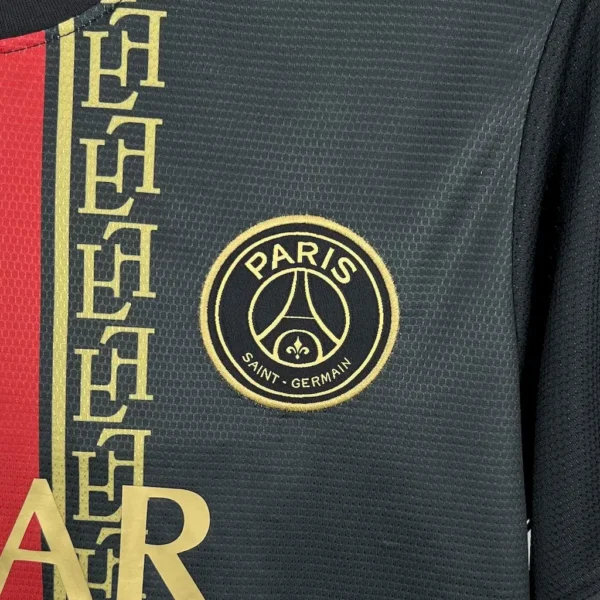 Camiseta del Paris Saint Germain 2025/26 Edición Negra y Dorada. - Image 3