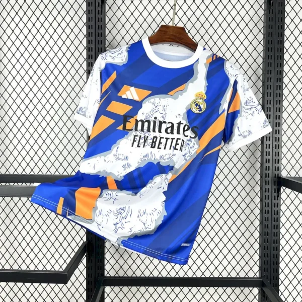 Camiseta de entrenamiento dorada 2 del Real Madrid 2025/26
