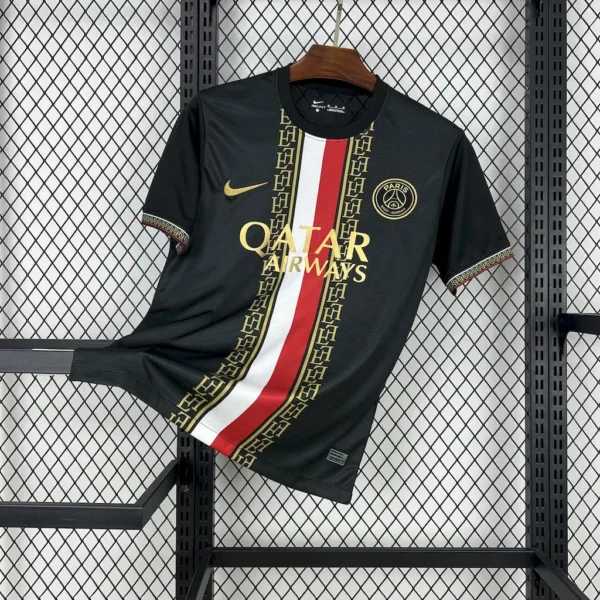 Camiseta del Paris Saint Germain 2025/26 Edición Negra y Dorada.
