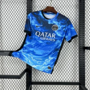Camiseta del Paris Saint Germain 2025/26 cielo azul y nubes blancas