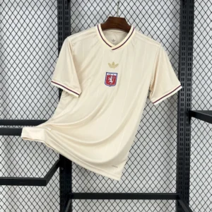 Camiseta edición aniversario del Olympique Lyon 2025/26