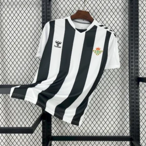 Camiseta edición especial blanco y negro del Real Betis 2025/26