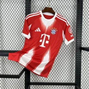 Camiseta local del Bayern Múnich 2025/26