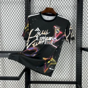Camiseta Louis Vuitton negra y colorida del Real Madrid 2025/26