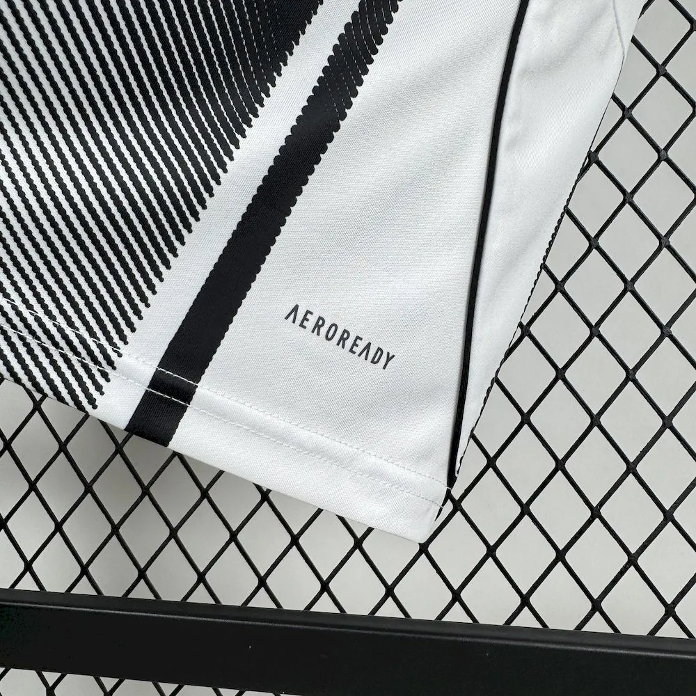 Camiseta local de la Juventus 2025/26 con nuevos patrocinadores - Image 7