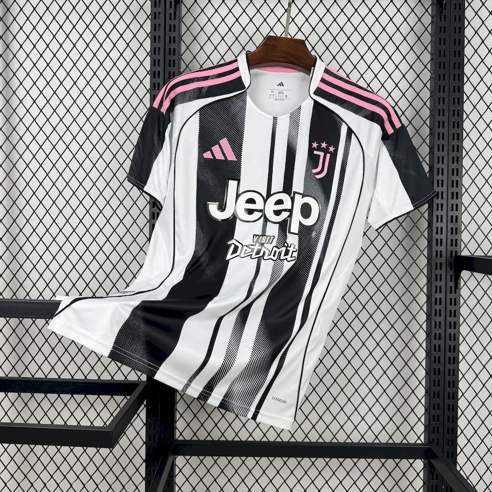 Camiseta local de la Juventus 2025/26 con nuevos patrocinadores