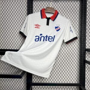Camiseta local del Club Nacional de Futbol 2024/25