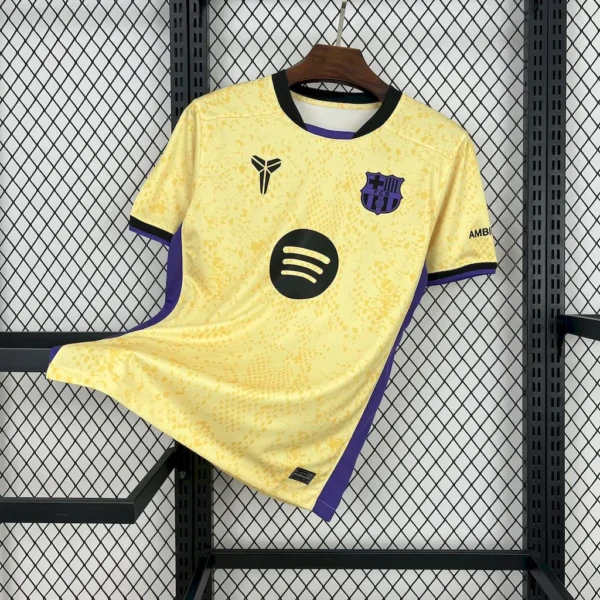 Camiseta visitante del Barcelona edicion conjunta Kobe Bryant Mamba Series 2025/26