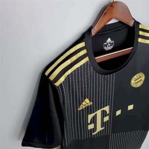Camiseta retro de visitante del Bayern Munich 2021/22 - Image 6