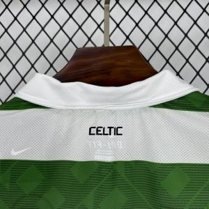 Camiseta retro local del Celtic 2010/12 - Image 10