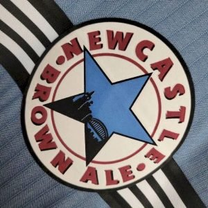 Camiseta retro de visitante del Newcastle United 1996/97 - Image 7