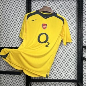 Camiseta retro de visitante del Arsenal 2005/06