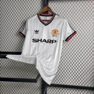 Camiseta retro de visitante del Manchester United 1983/84