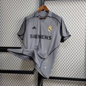 Camiseta retro del Real Madrid 2005/06 tercera equipacion