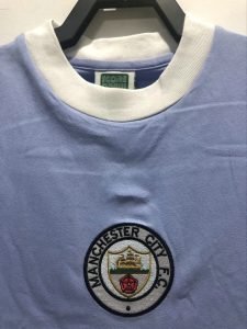 Camiseta retro de local del Manchester City de 1972 - Image 2