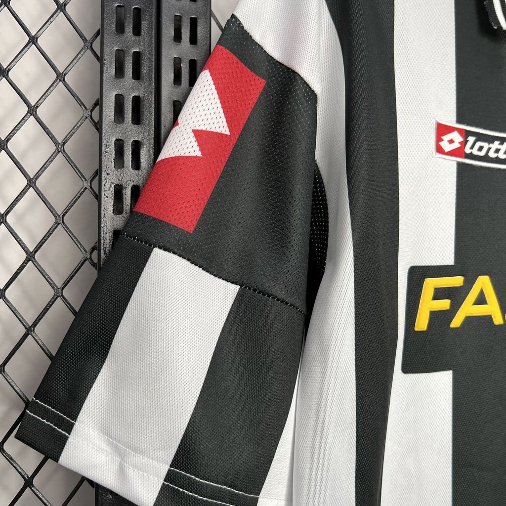 Camiseta retro de la Juventus 2001/02 local - Image 6