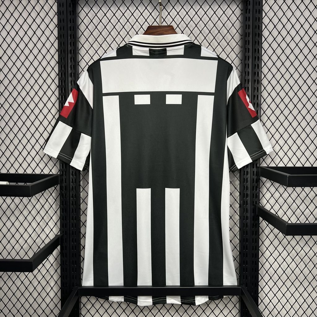 Camiseta retro de la Juventus 2001/02 local - Image 8