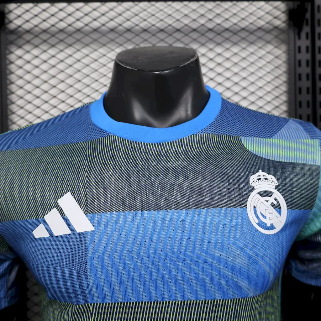 Conjunto de entrenamiento prepartido del Real Madrid 2025/26 Camiseta Version Jugador - Image 3