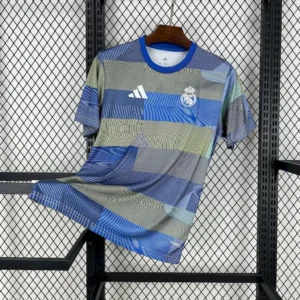 Camiseta de entrenamiento prepartido del Real Madrid 2025/26