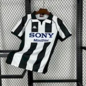 Camiseta retro de la Juventus 1997/99 local