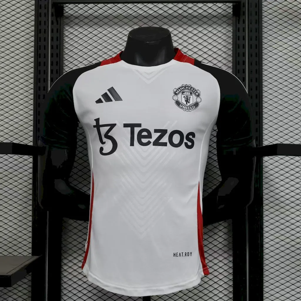 Uniforme de entrenamiento prepartido del Manchester United 2025/26 version de jugador